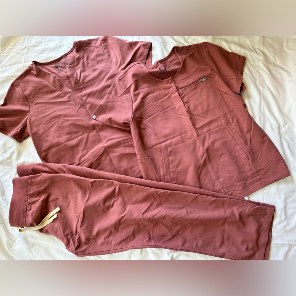 FIGS Scrub Set